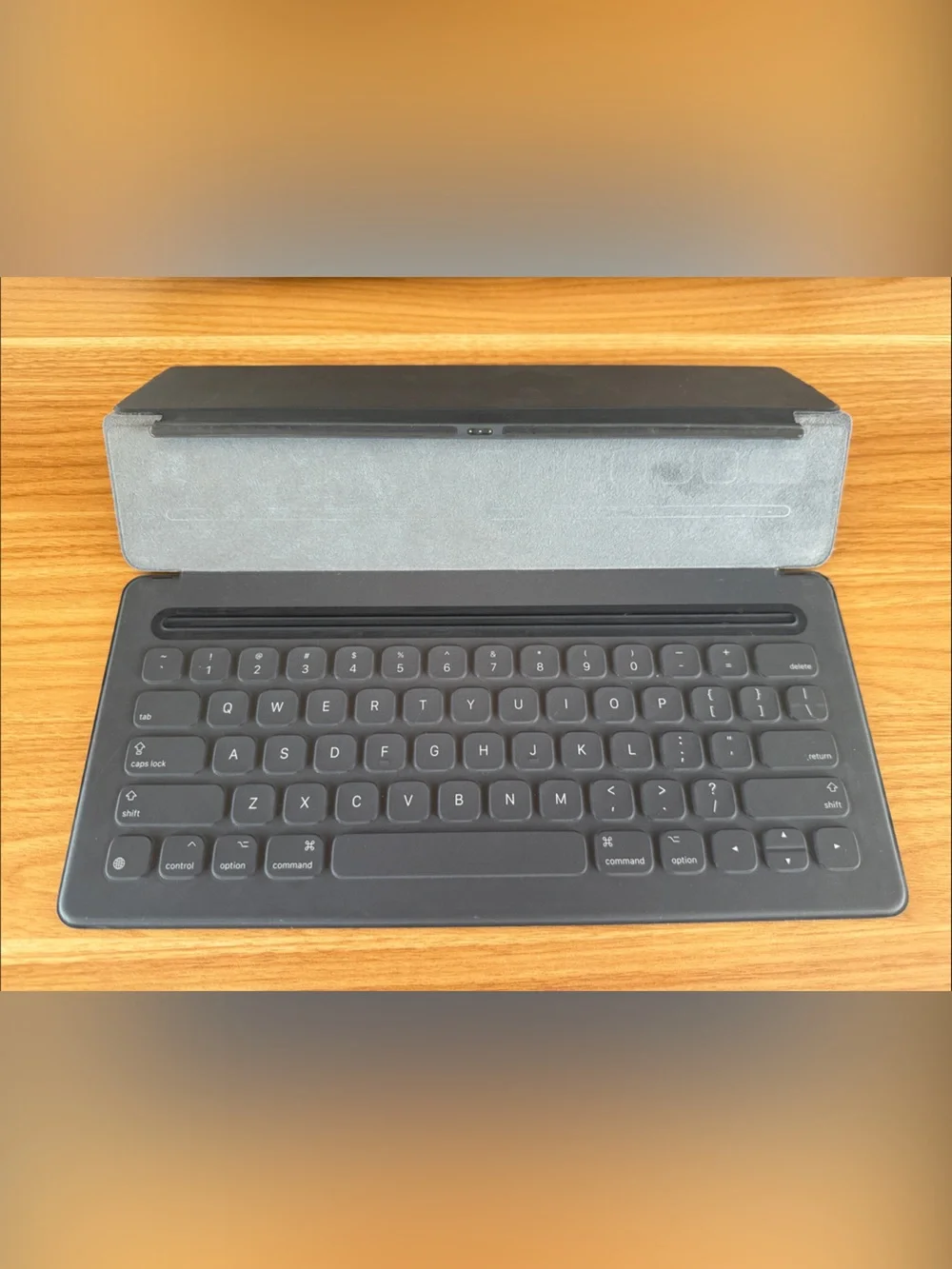 Apple Smart Keyboard Folio - Black / Dark Gray